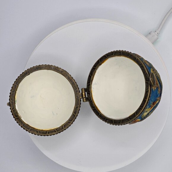 Pair of Ornate embossed Egg Heart Hinged Trinket boxes - Picture 10 of 13